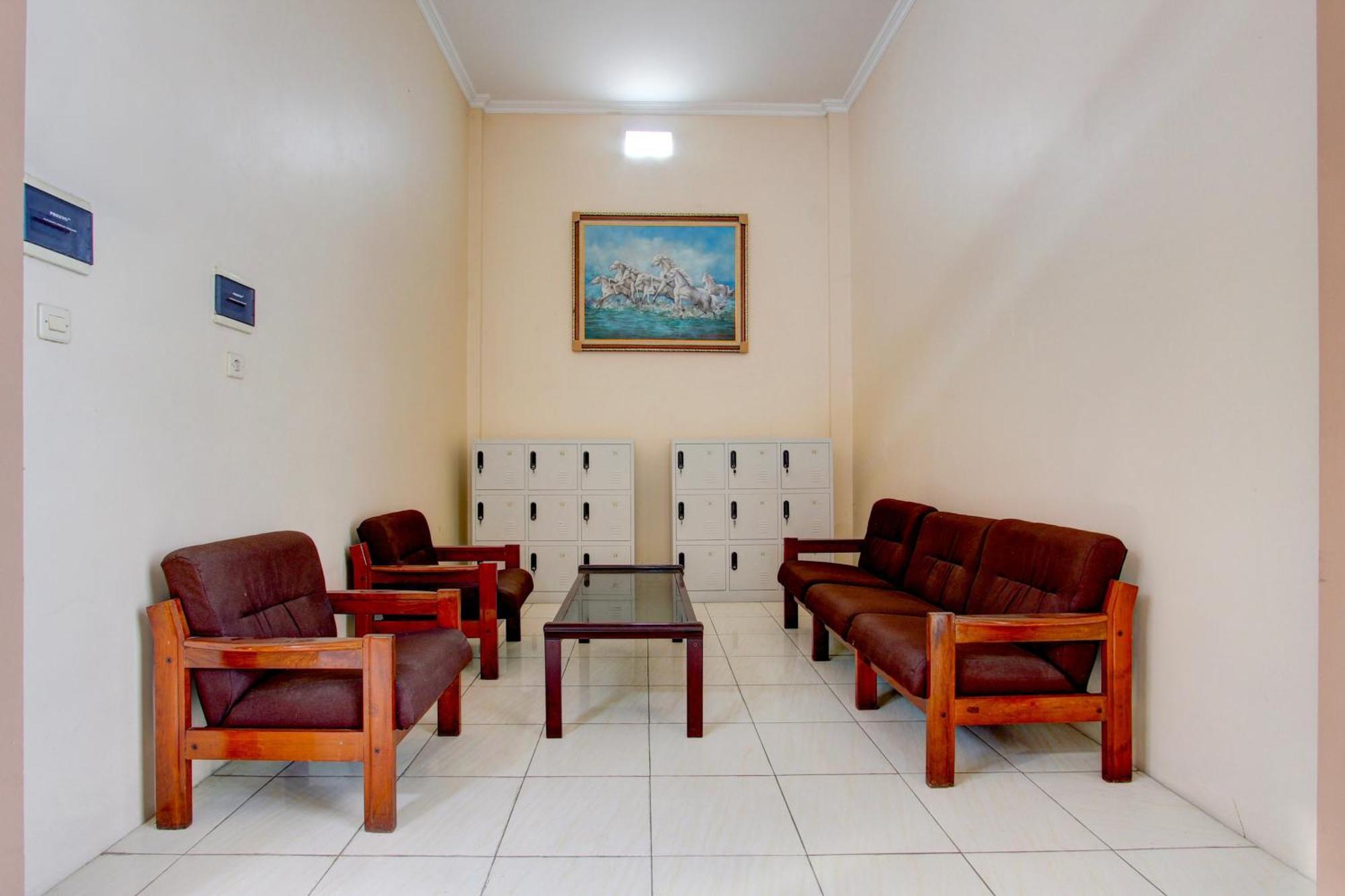 Spot On 93245 Guest House Mulia Dua Syariah Klaten Экстерьер фото