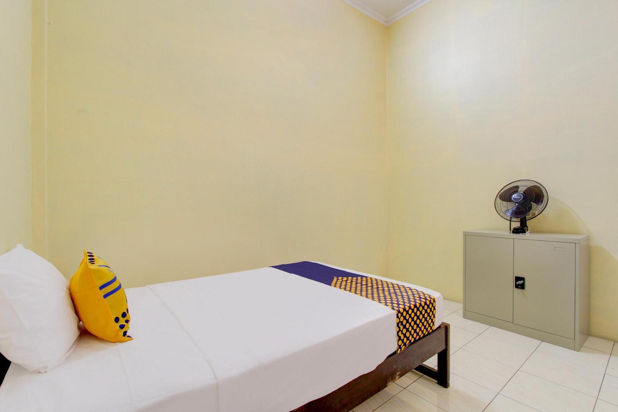 Spot On 93245 Guest House Mulia Dua Syariah Klaten Экстерьер фото