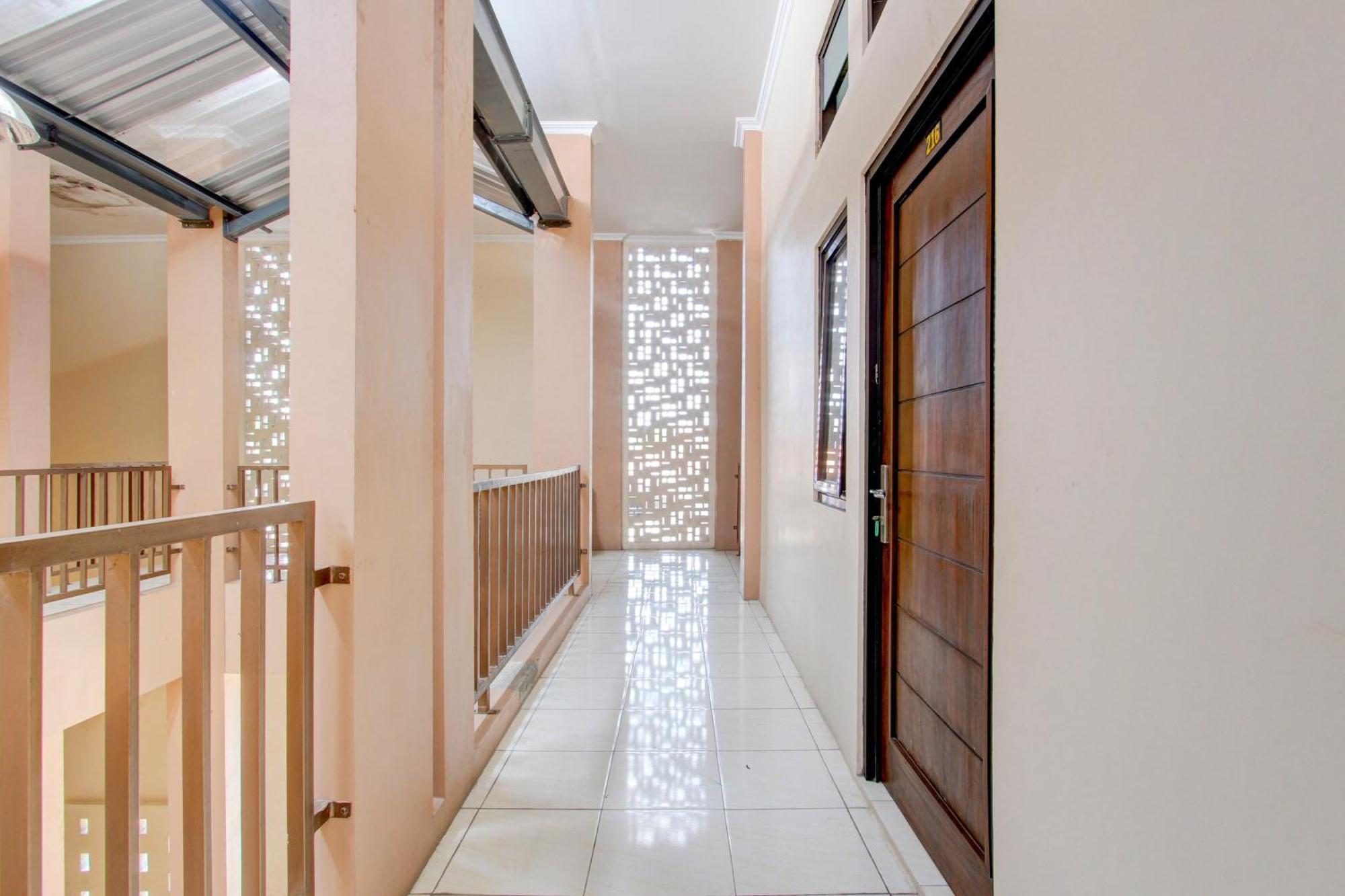 Spot On 93245 Guest House Mulia Dua Syariah Klaten Экстерьер фото